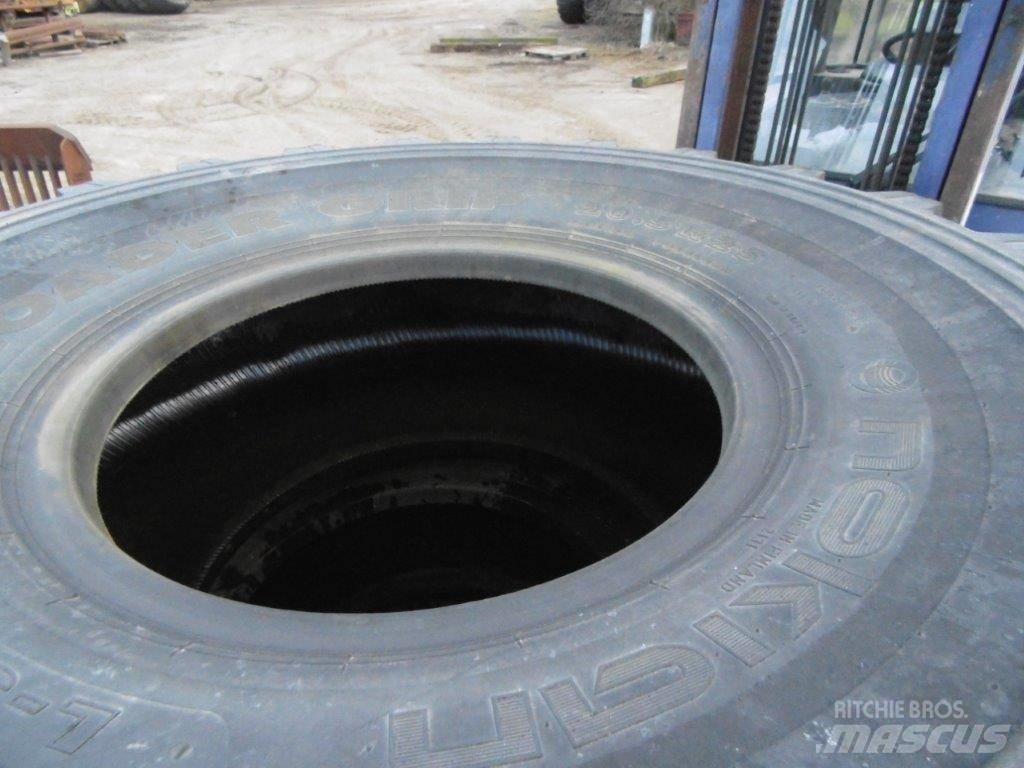Nokian 20,5x25 Banden, wielen en velgen
