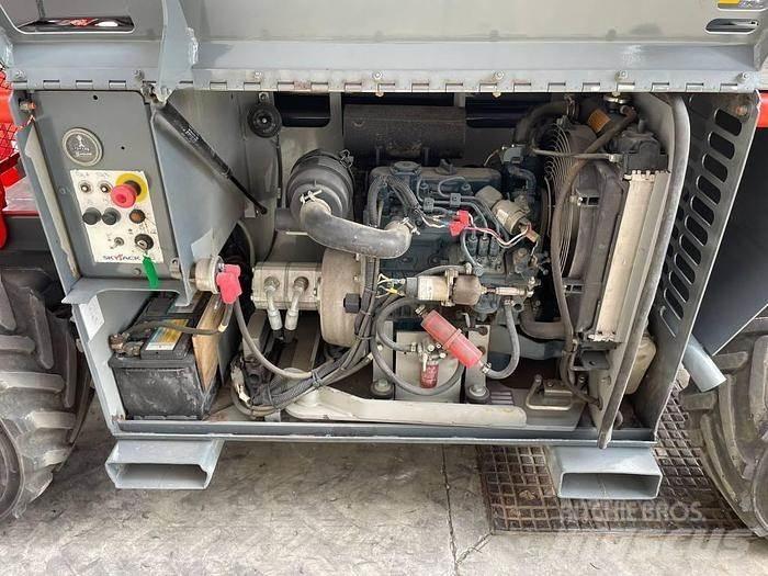 SkyJack SJ6832RT Schaarhoogwerkers