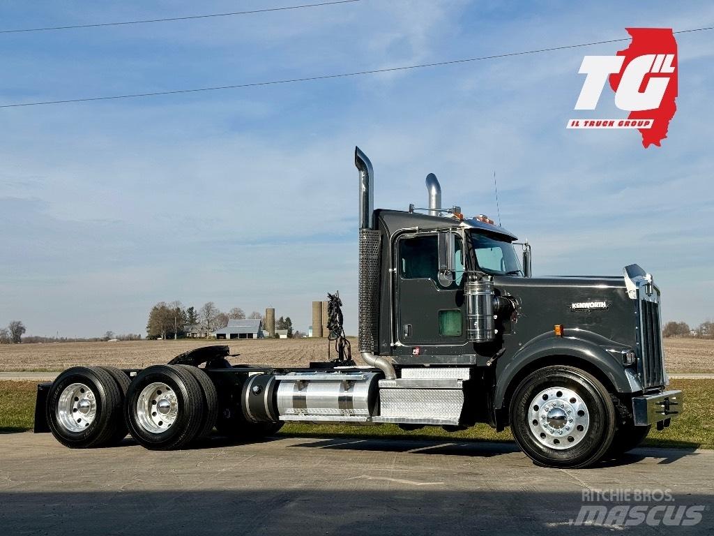 Kenworth W900 Trekkers