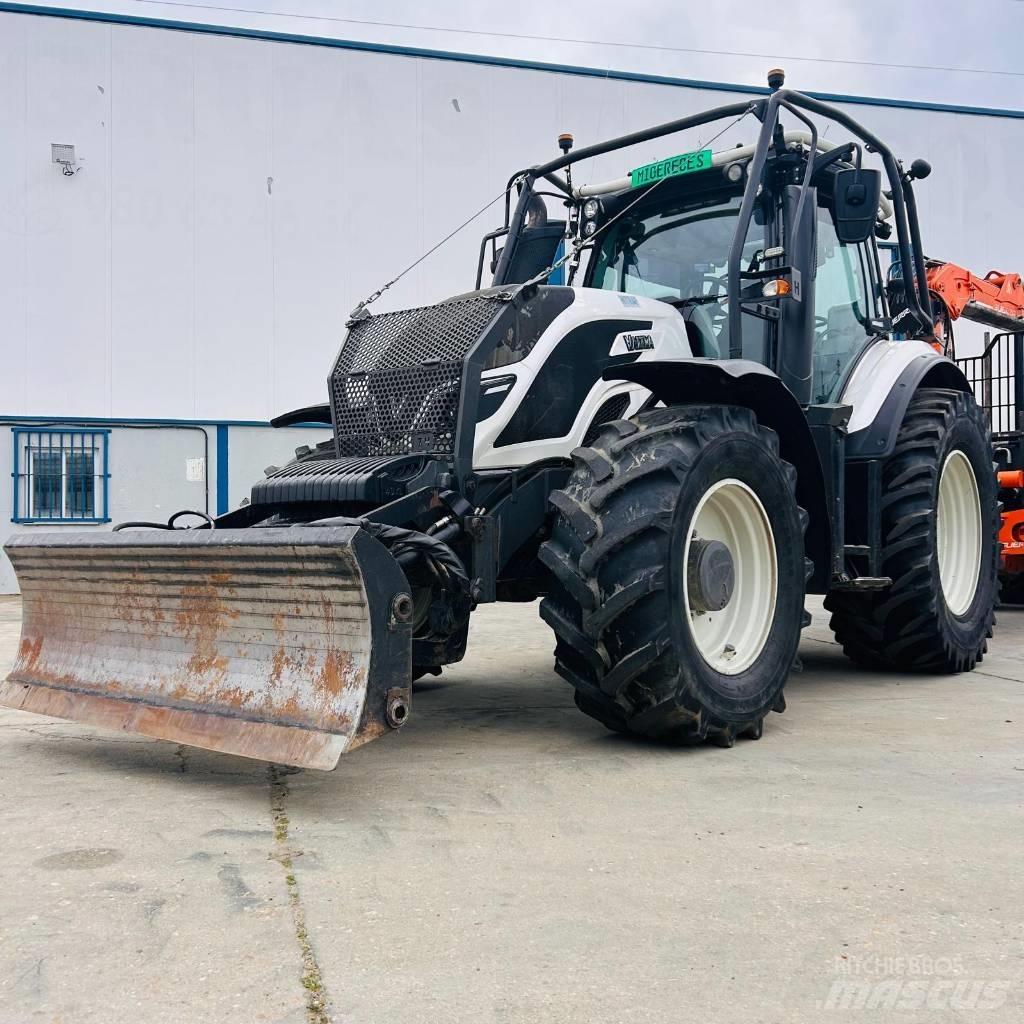 Valtra T 174 Tractoren
