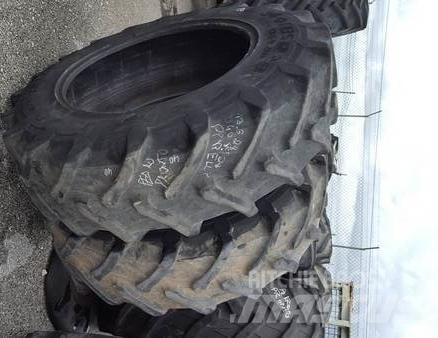 Pneus 13.6R28 Banden, wielen en velgen