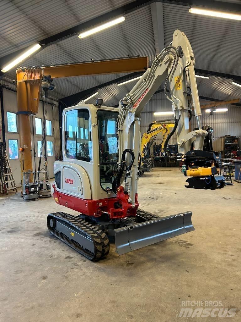 Takeuchi TB225 Minigraafmachines < 7t