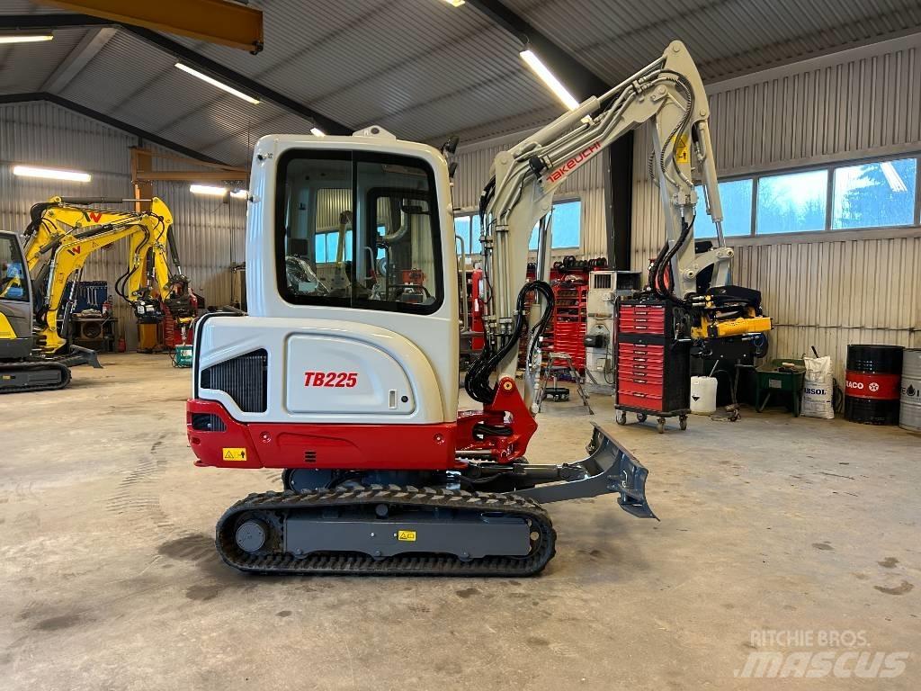 Takeuchi TB225 Minigraafmachines < 7t