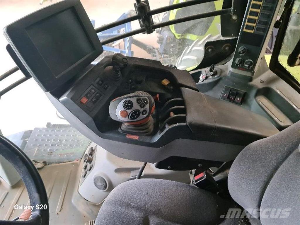 CLAAS Axion 810 Tractoren