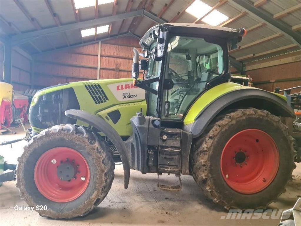 CLAAS Axion 810 Tractoren