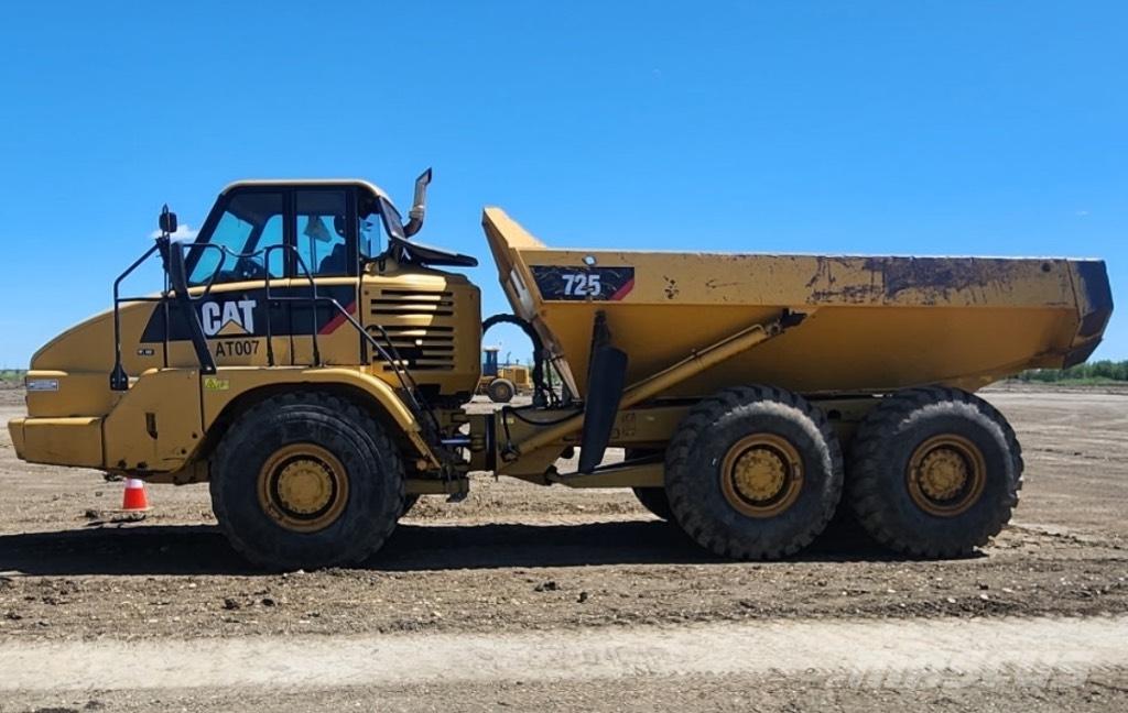 CAT 725 Knik dumptrucks