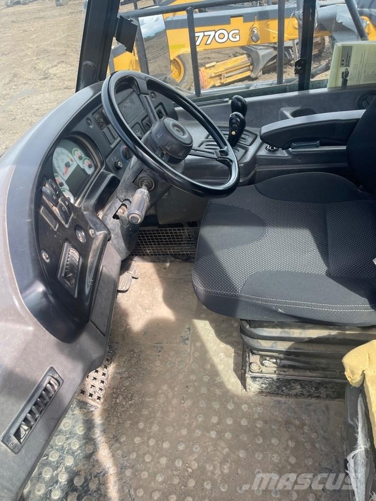 CAT 725 Knik dumptrucks