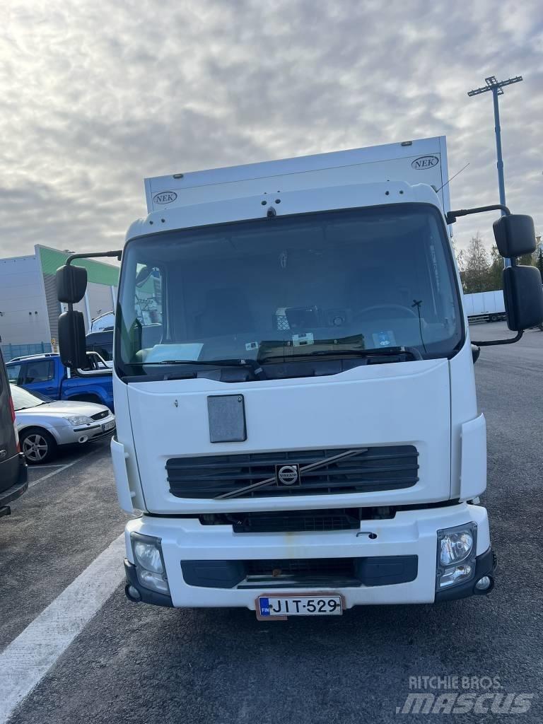 Volvo FL240 Bakwagens met gesloten opbouw