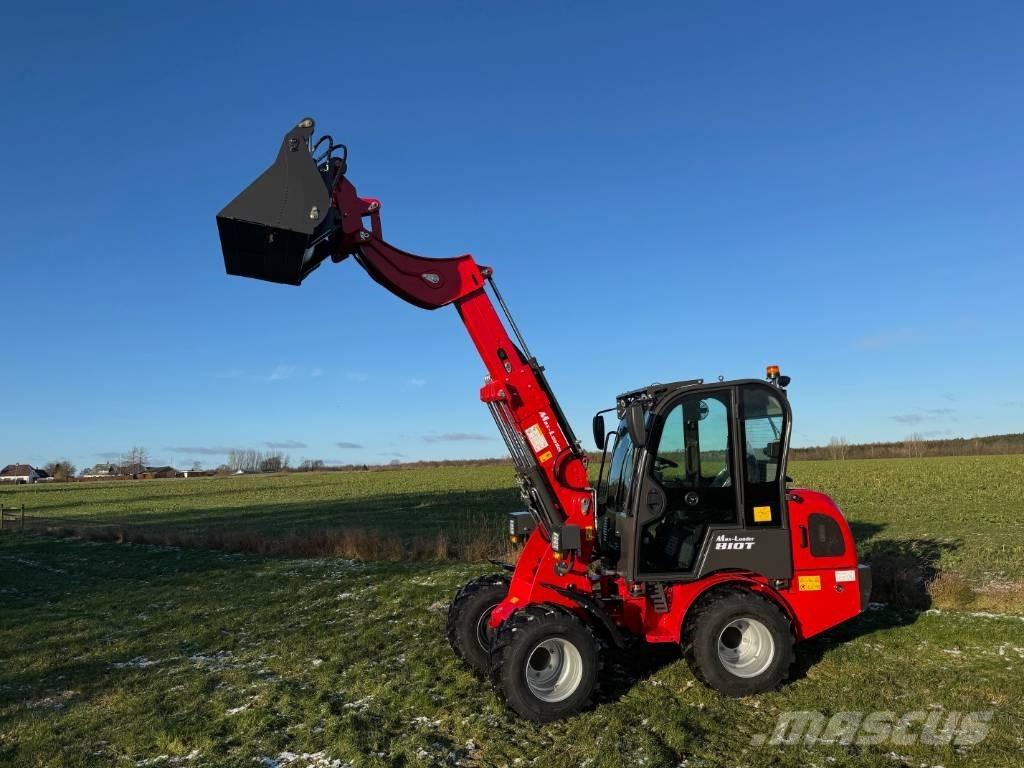  Max Loader 810 T Miniladers