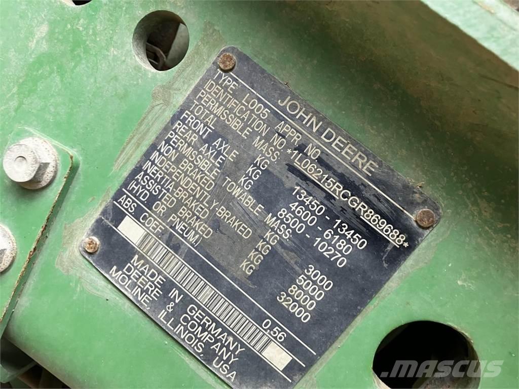 John Deere 6215R Tractoren