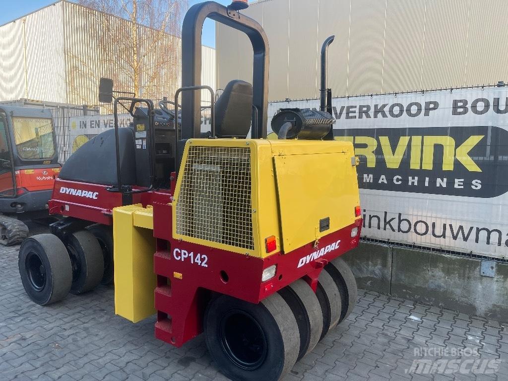 Dynapack CP 142 Bandenwalsen