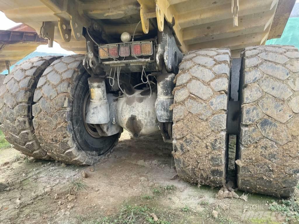 Komatsu HD 605-7 Starre dumptrucks
