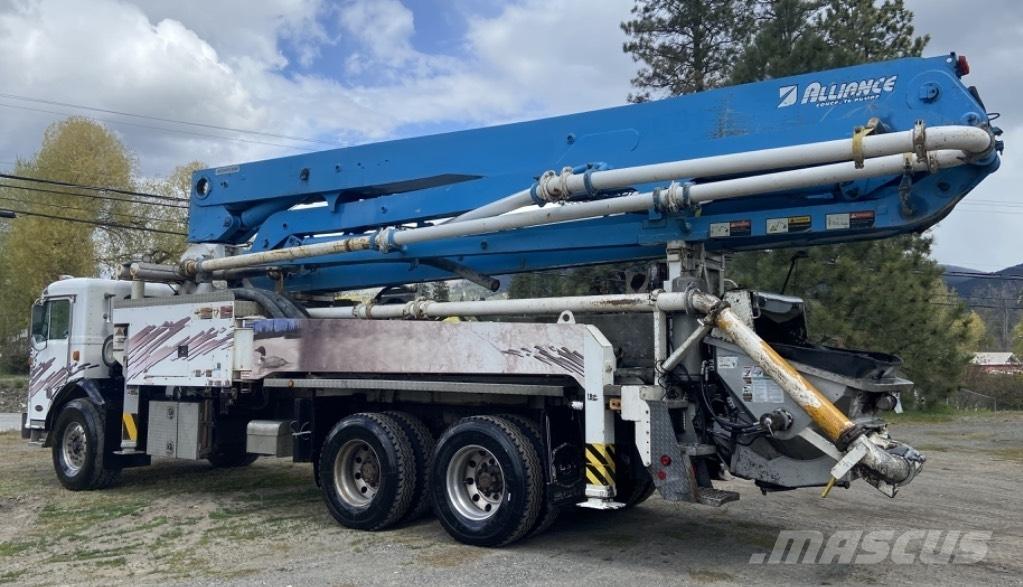 Alliance 37M (#1028) Betonpomptrucks