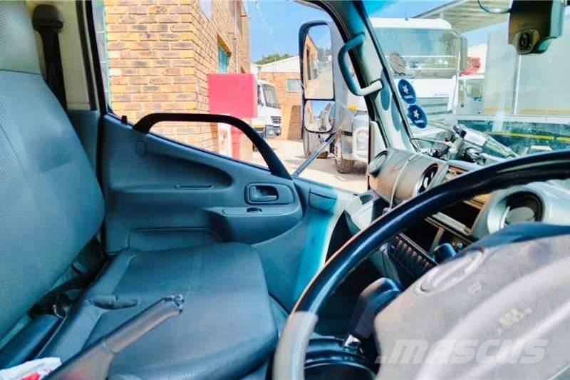 Hino 300 614 Anders