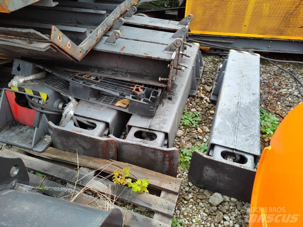 MEKA Hydraulic legs Overige tweedehands voorzetapparatuur en componenten