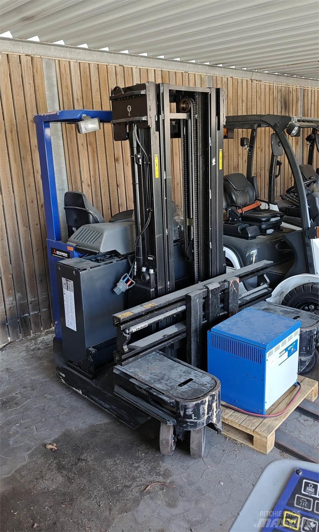 Rocla TEM25 Four-way truck