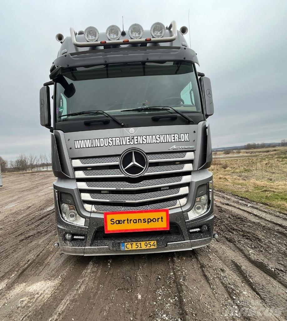 Mercedes-Benz 4158 Trekkers