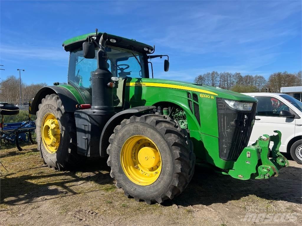 John Deere 8320 R Tractoren