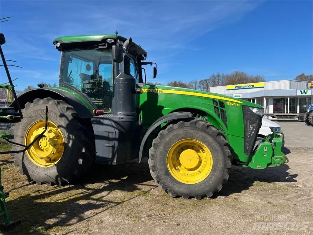 John Deere 8320 R Tractoren