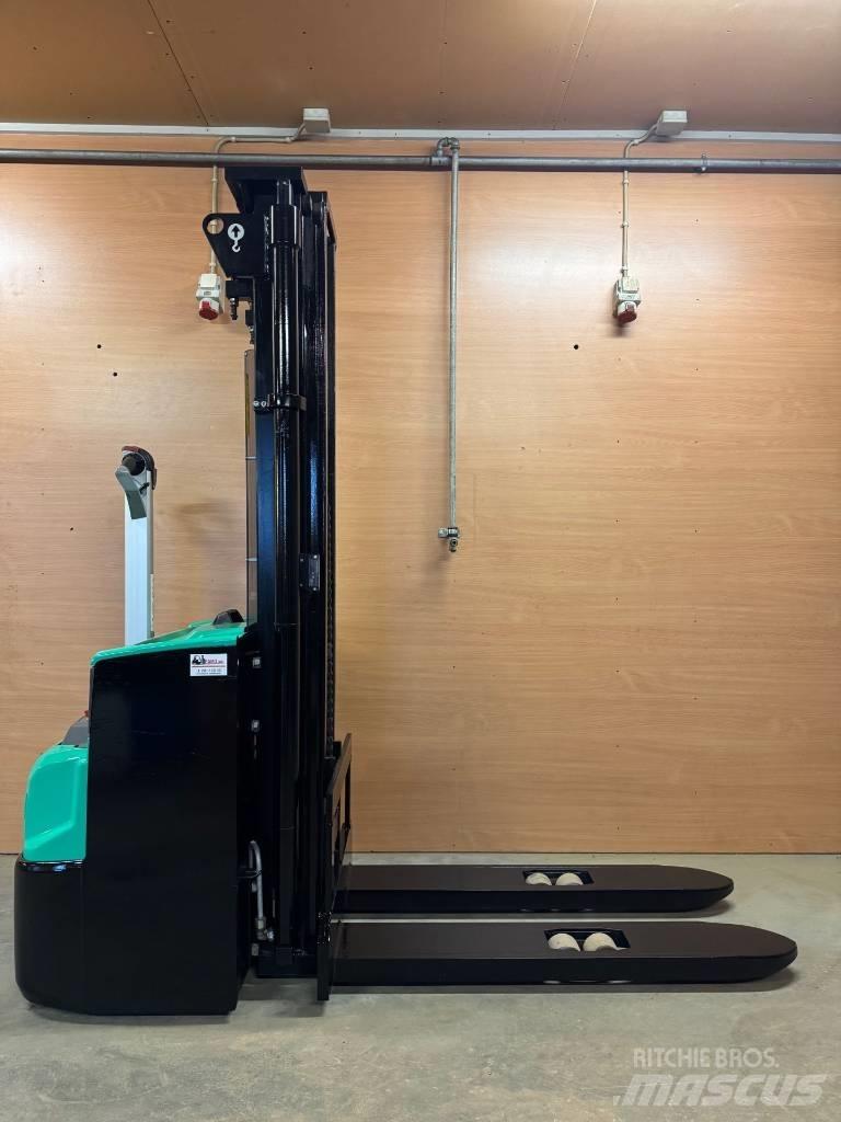 Mitsubishi SBP 12 N2 Stapelaar meeloop