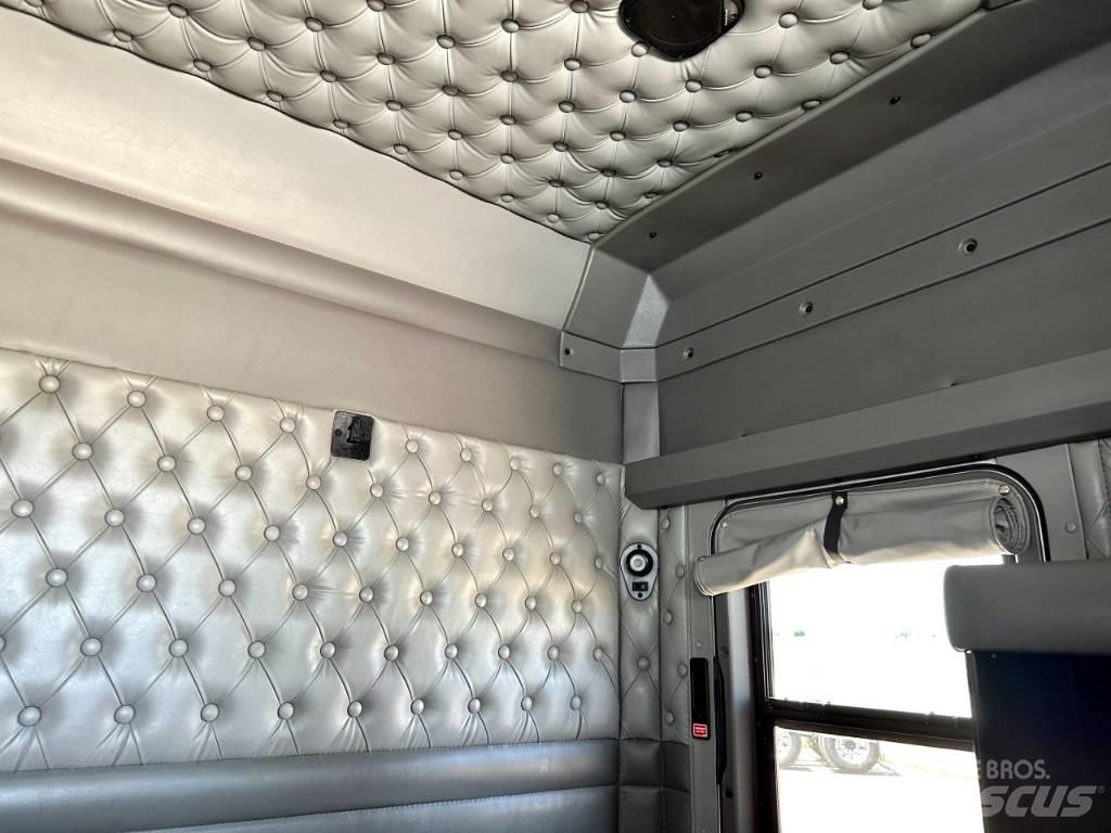 Kenworth T 800 Trekkers