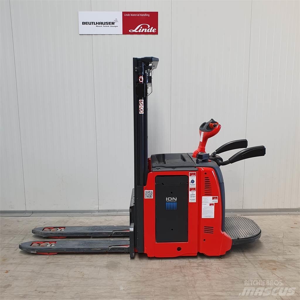 Linde D12AP Stapelaar meeloop