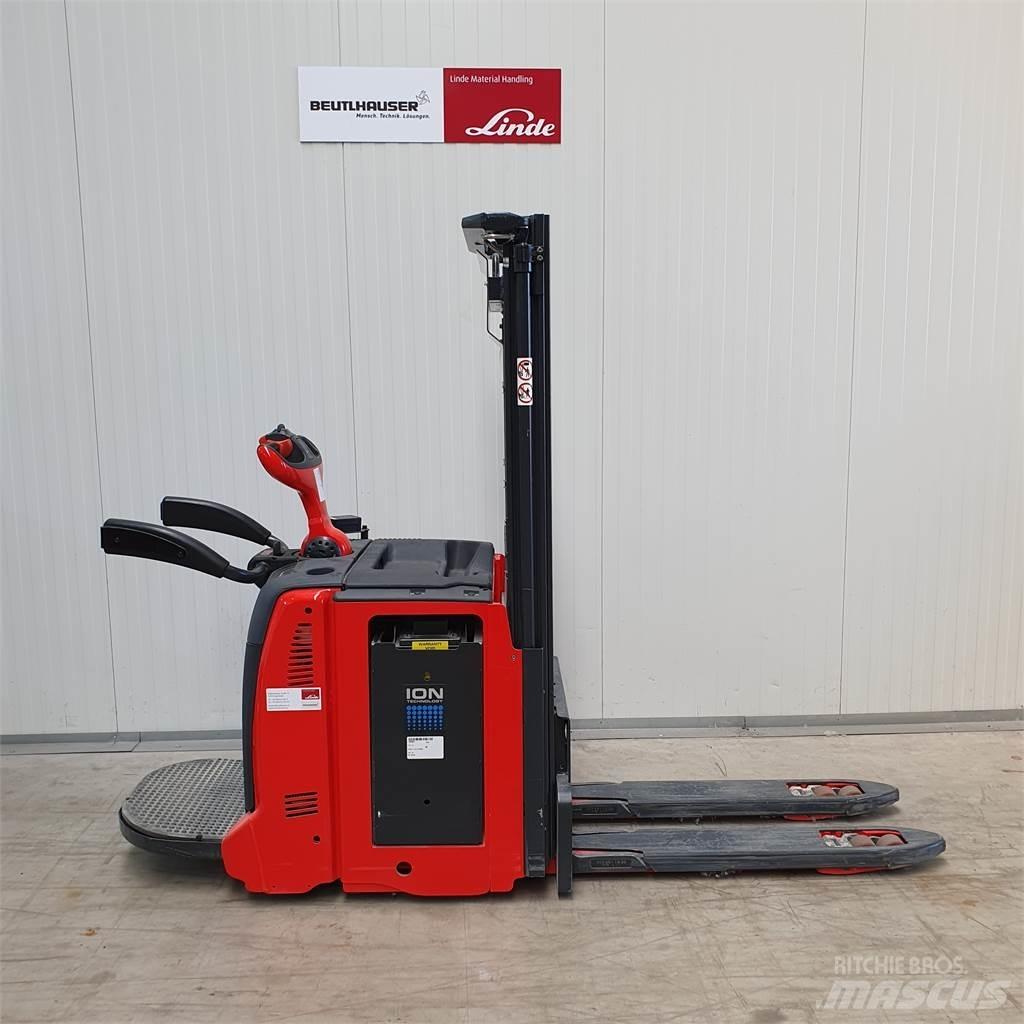 Linde D12AP Stapelaar meeloop
