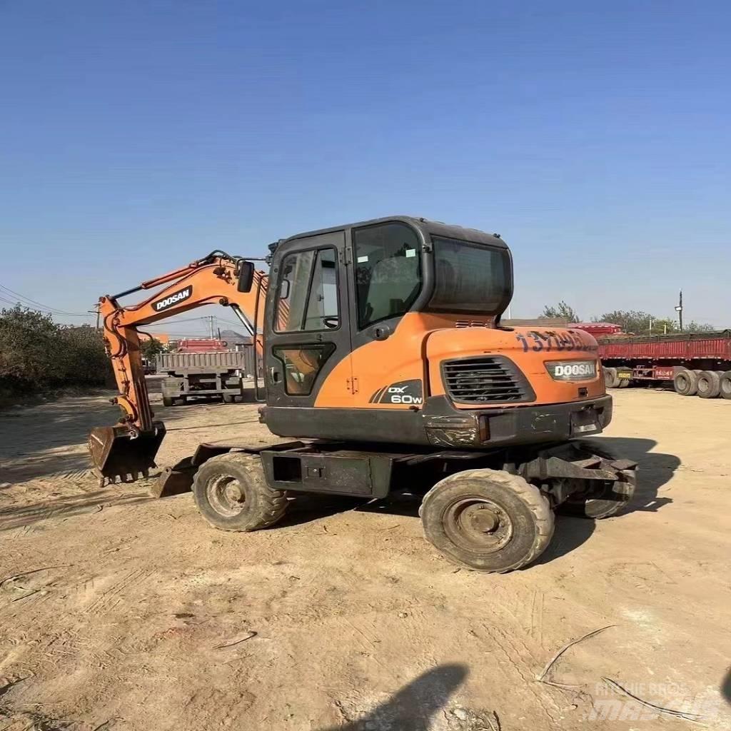 Doosan DX60W Wielgraafmachines