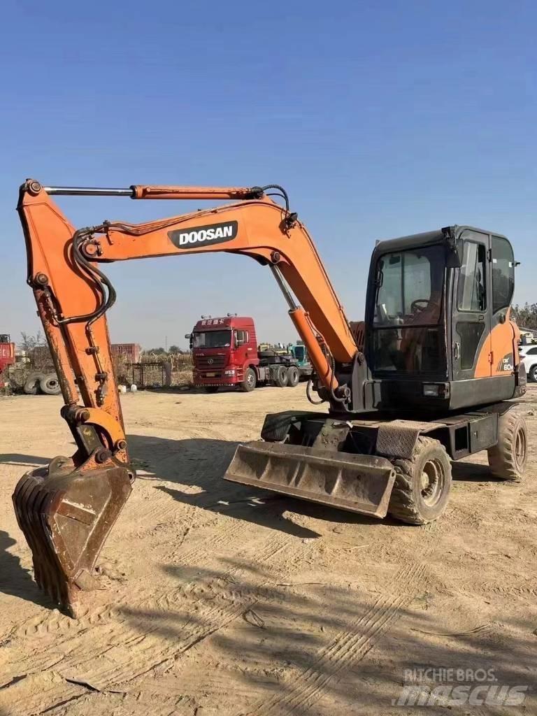 Doosan DX60W Wielgraafmachines