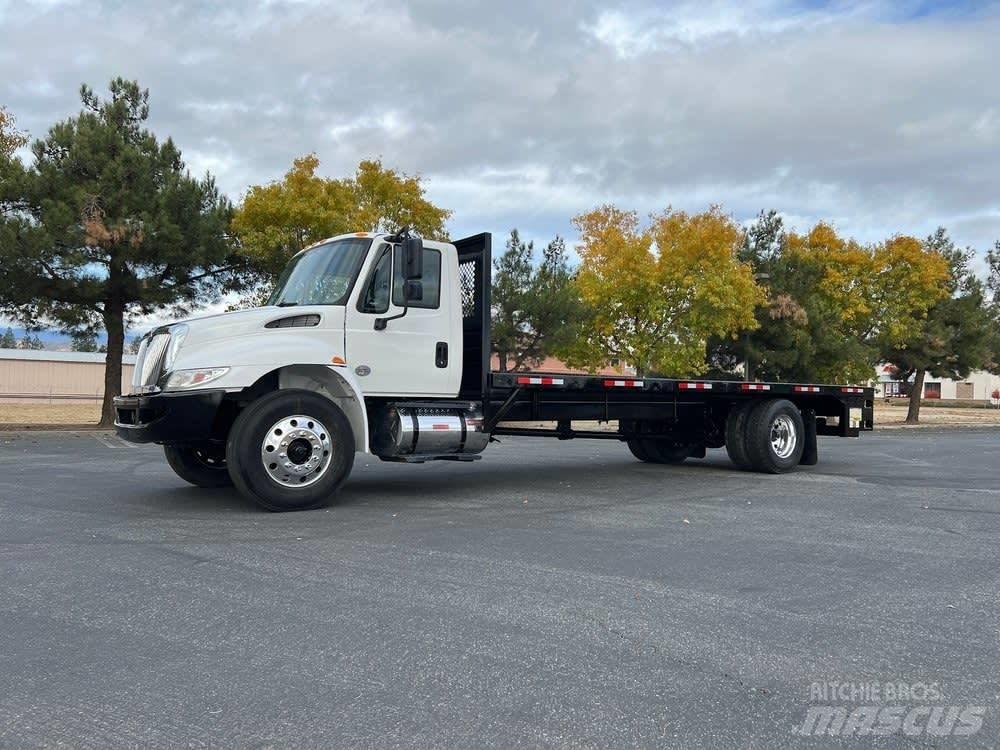 International 4300 Platte bakwagens