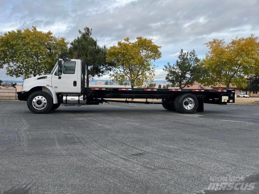 International 4300 Platte bakwagens
