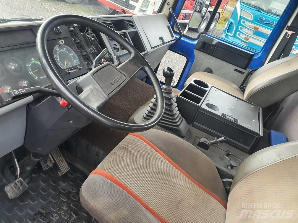 Volvo FL 612 Vlakke laadvloer met kraan
