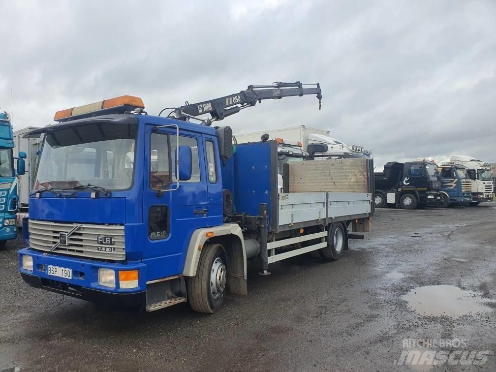 Volvo FL 612 Vlakke laadvloer met kraan