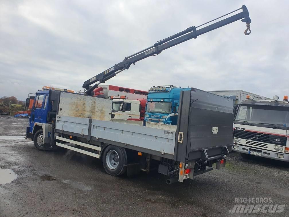 Volvo FL 612 Vlakke laadvloer met kraan