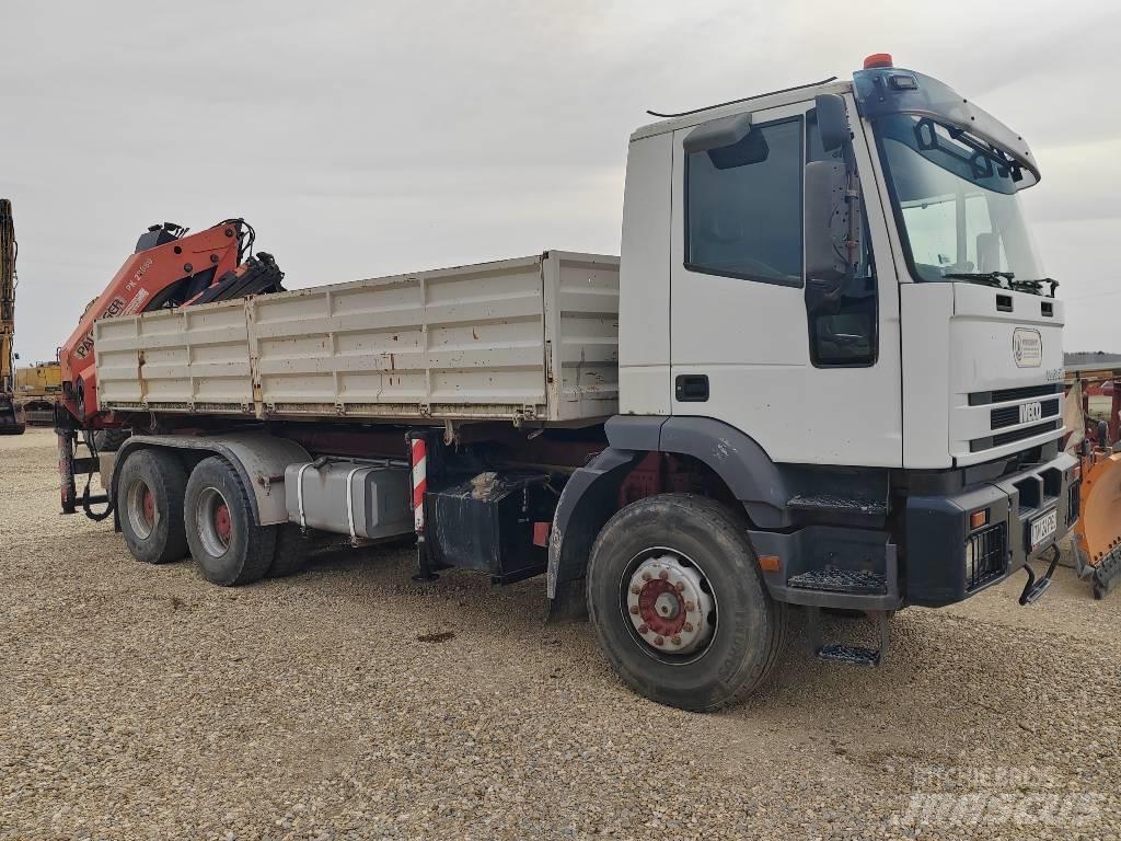Iveco Cursor Vlakke laadvloer met kraan