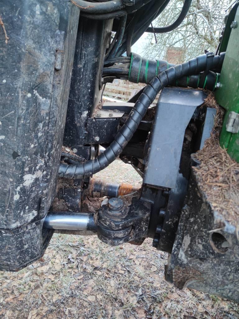 John Deere 1110 E Forwarders