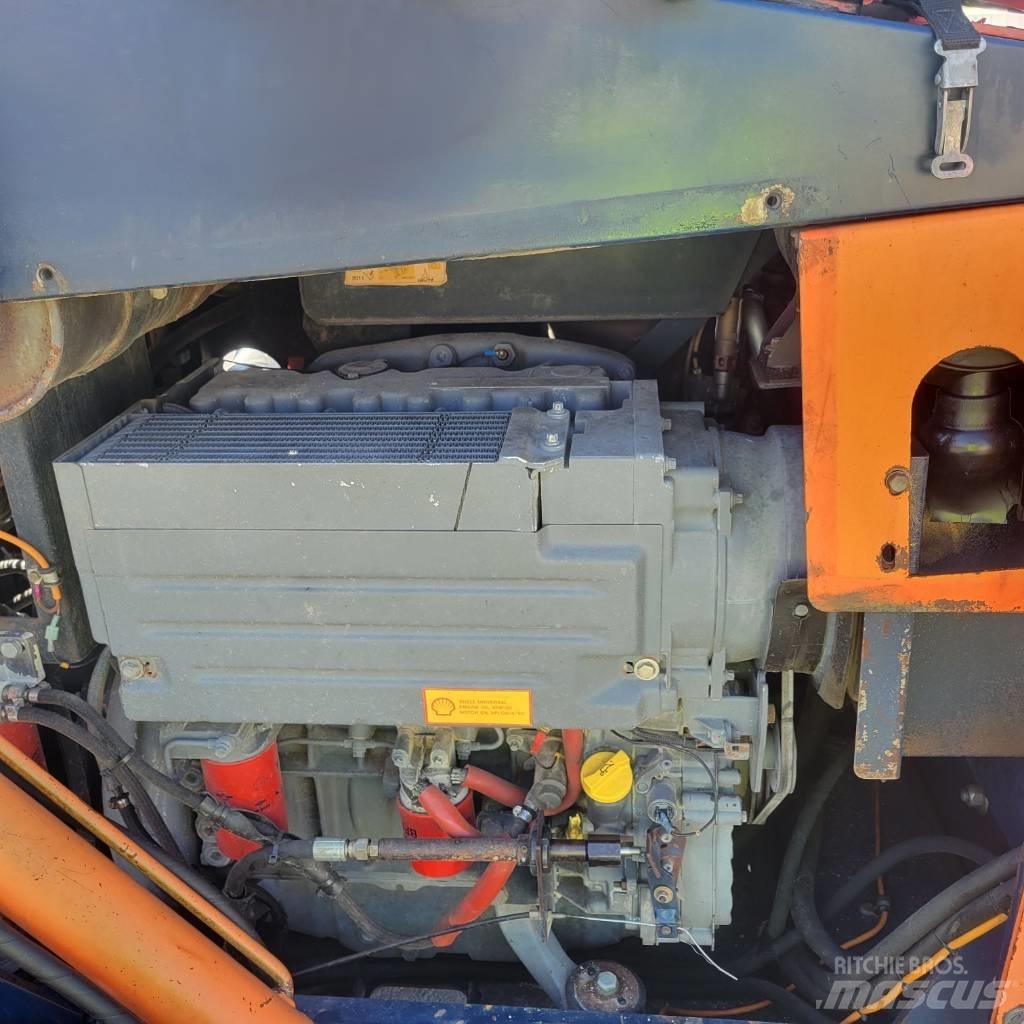 Tamrock COMMANDO 300 Surface drill rigs