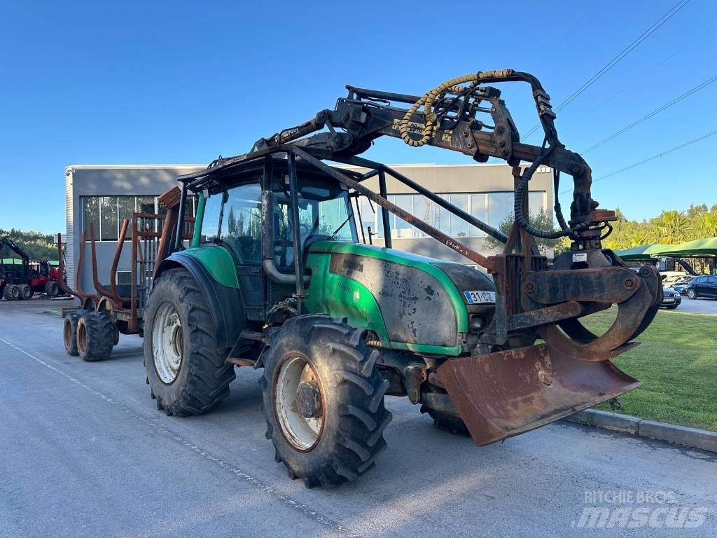 Valtra T130 Bosbouw tractoren