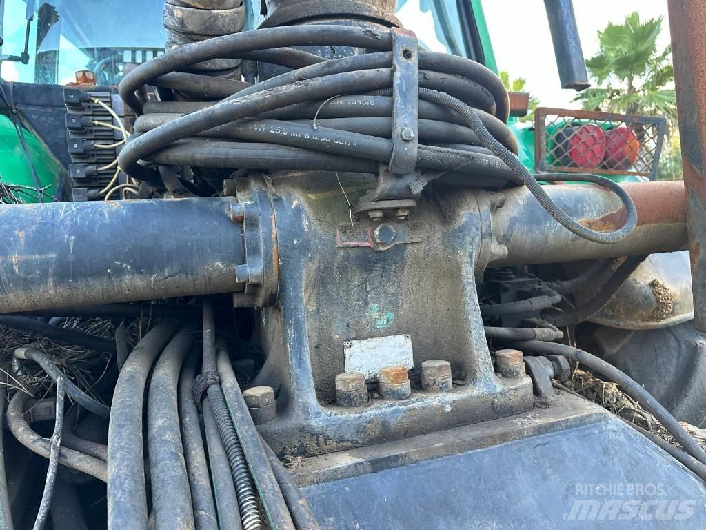 Valtra T130 Bosbouw tractoren