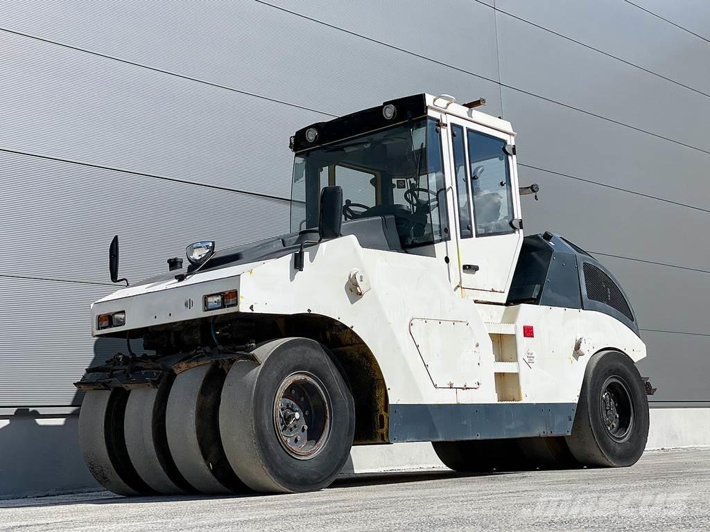 Bomag BW 24 RH Bandenwalsen