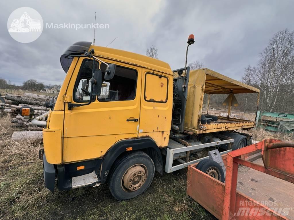Mercedes-Benz 1117 L Vrachtwagen met containersysteem