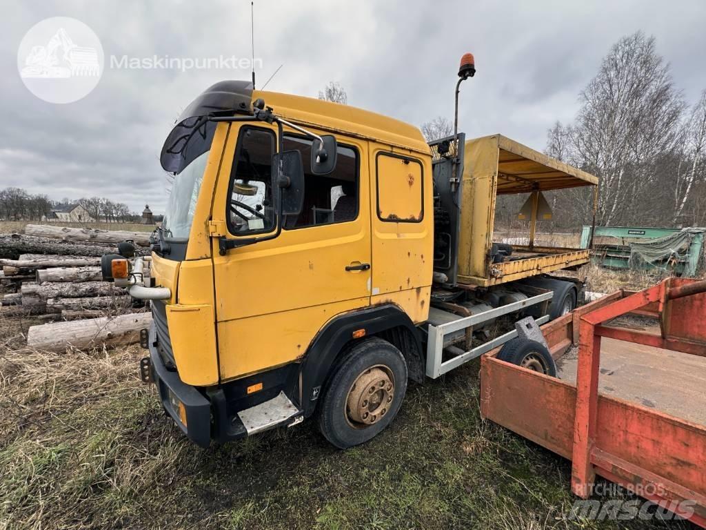 Mercedes-Benz 1117 L Vrachtwagen met containersysteem