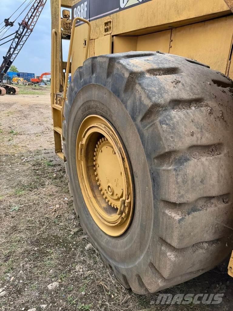 CAT 988F Wielladers