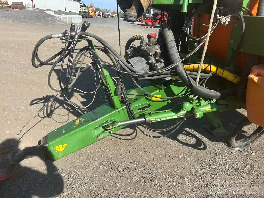 Amazone UX 4200 Getrokken spuitmachines