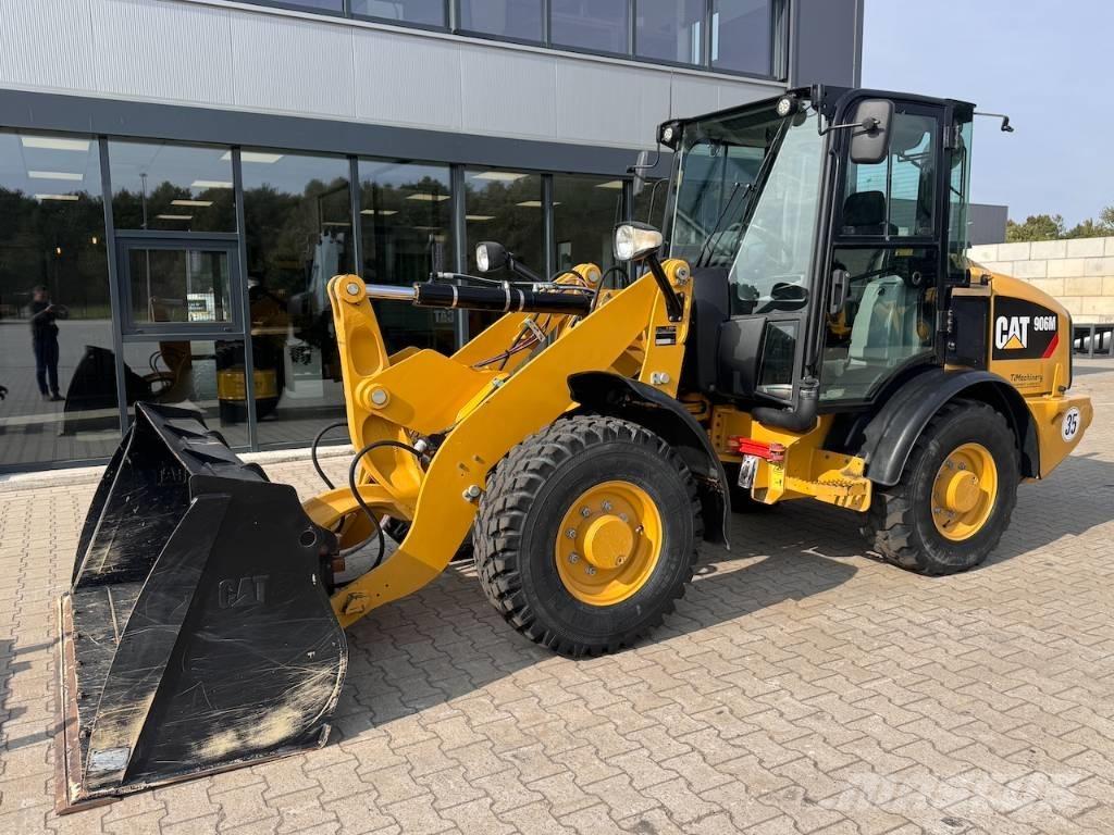 CAT 906M Wielladers