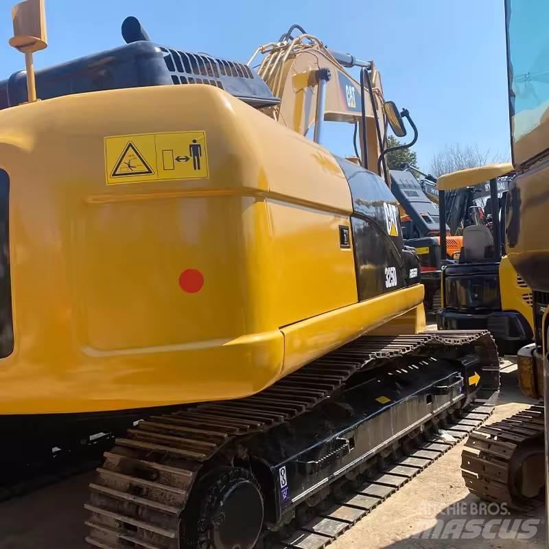CAT 325 D Rupsgraafmachines