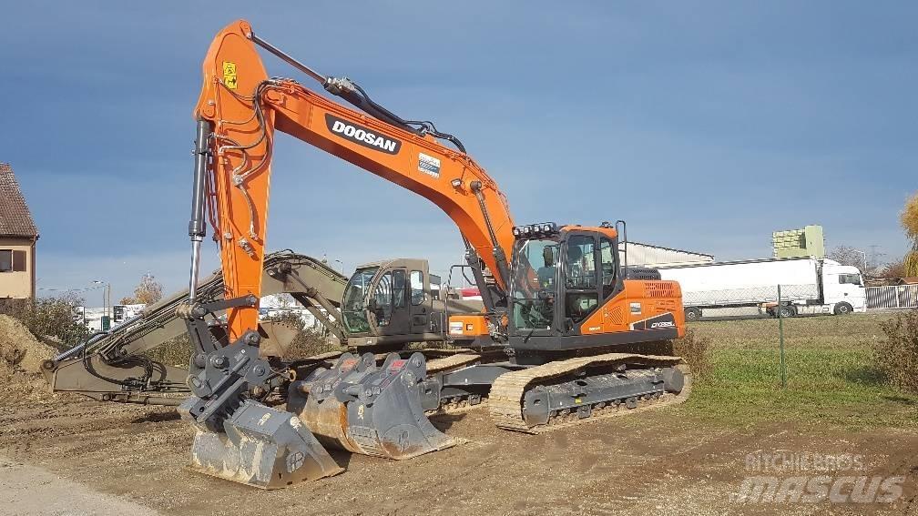 Doosan DX 225 Rupsgraafmachines