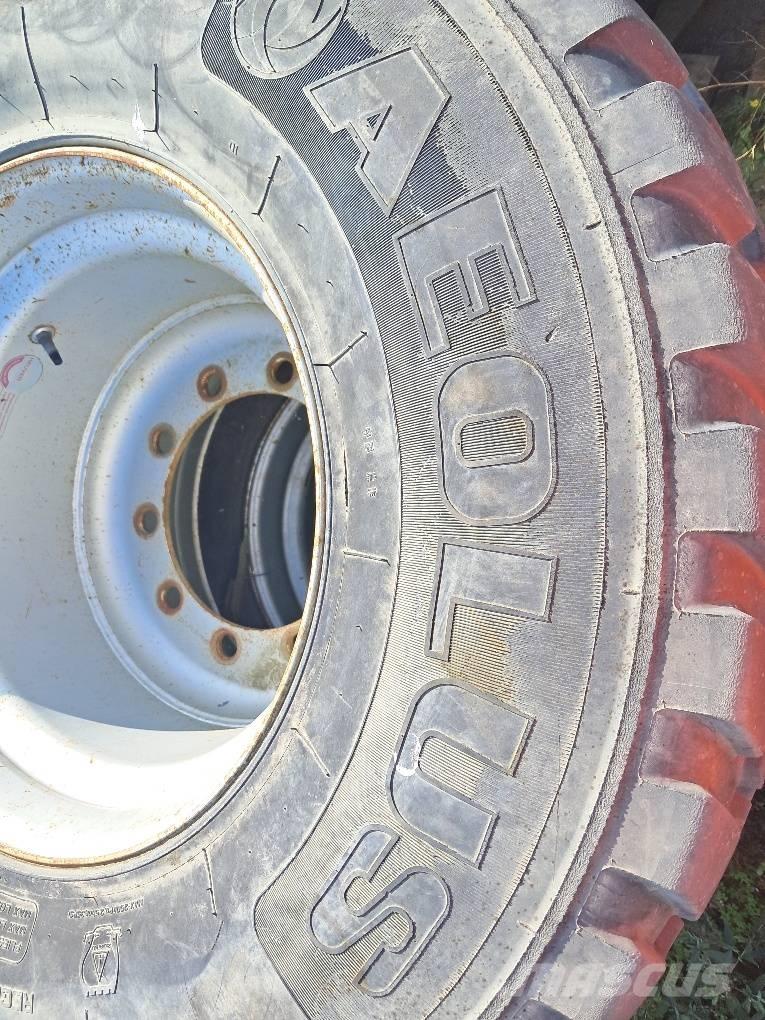 Aeolus 600/50R22.5 Banden, wielen en velgen