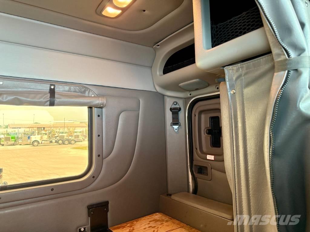 Peterbilt 389 Trekkers