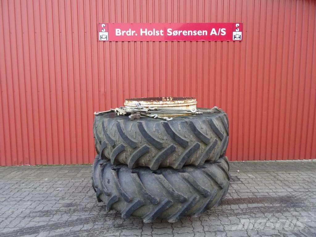  Tvillinghjul 20.8-38 Banden, wielen en velgen